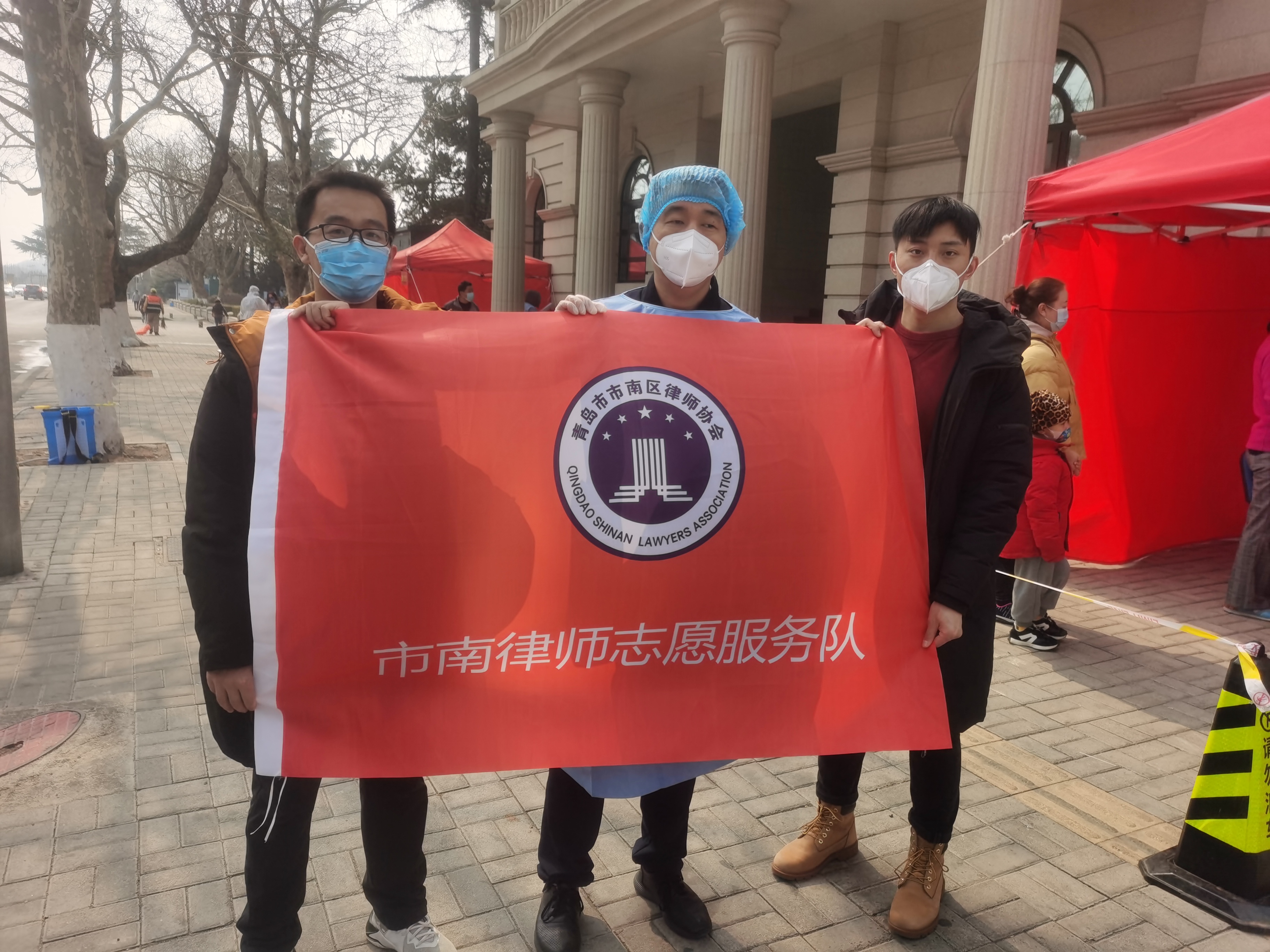 1648171066629590.jpg 法律秘書慕晟(左一).jpg